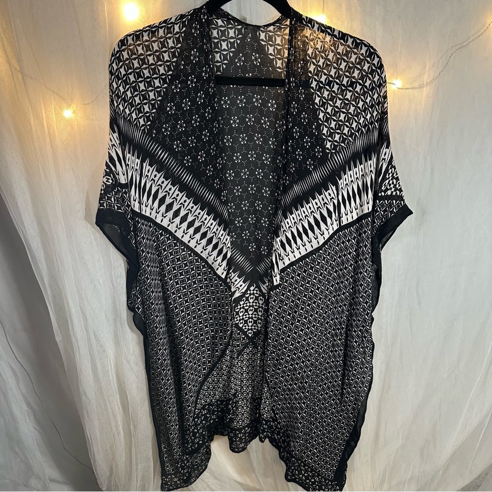 Kimono‎ Women’s One Size Black & White Pattern Design Light Fabric No Brand - Picture 6 of 7